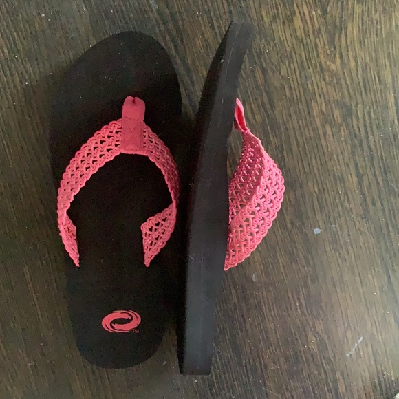 Outrageous super cute flip sandals - Picture 4 of 5